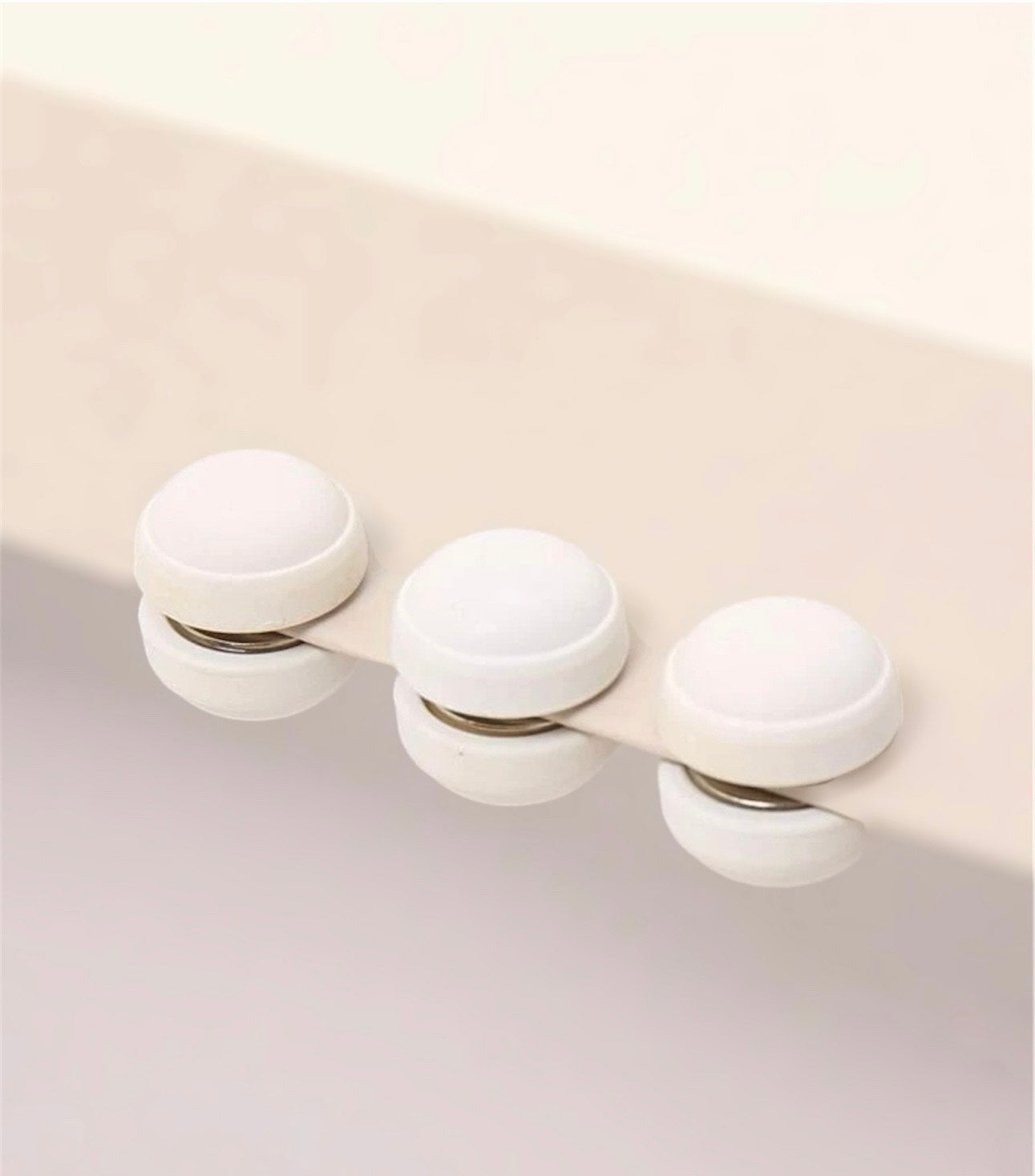 Cheap Hijab Magnets 6 Pack (Black & White) -Ayesha’s Collection
